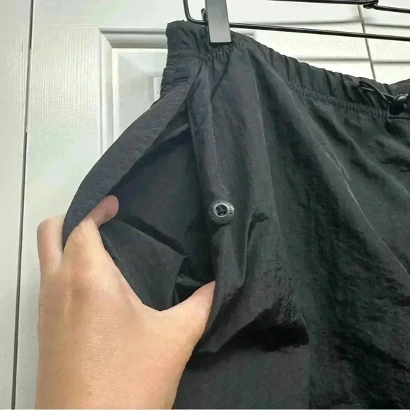 ARITZIA TNA Aviator Parachute pants size M - Picture 9 of 15